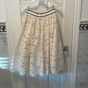 Gorgeous Alice and Olivia white lace skirt. Size 0. Knee length